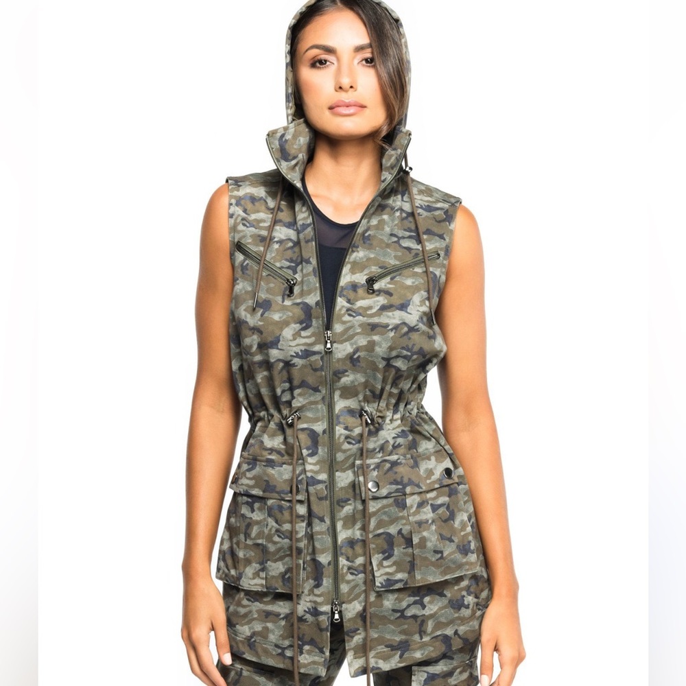 Anatomie Camo Zip Hoodie, Sleeveless Vest Travel Jacket Size L